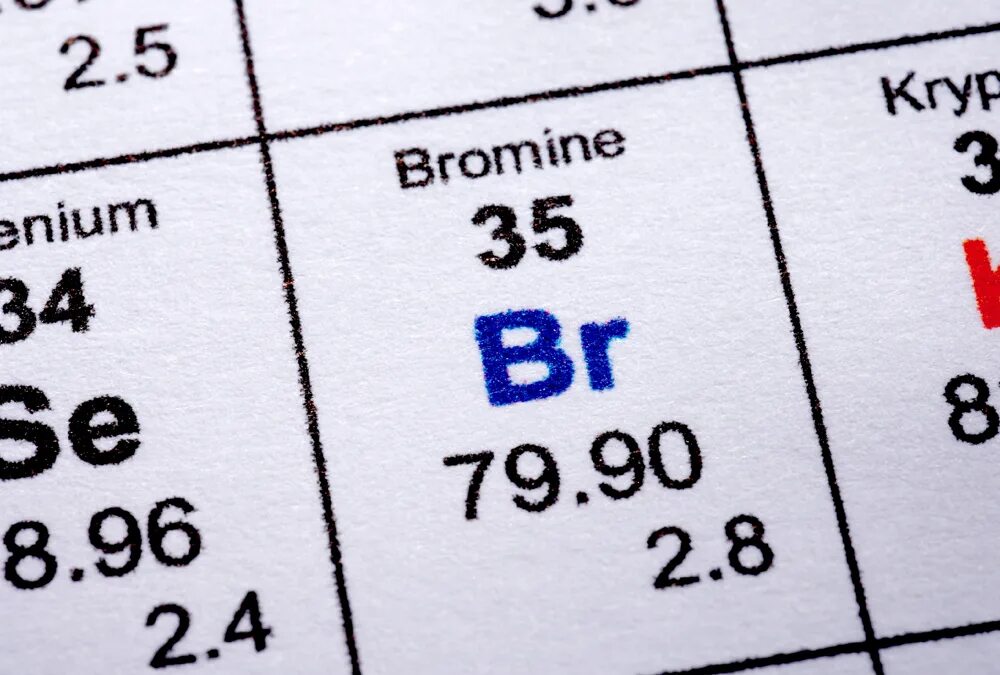 Номер элемента брома. Бром. Бром химия. Brom химический элемент. Бром химия элемент.