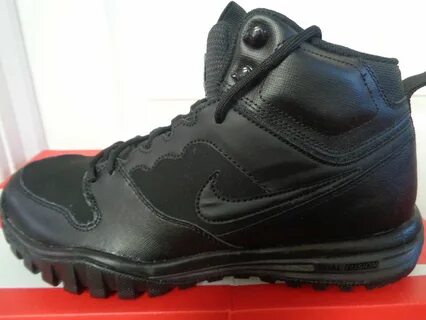 Sale nike men's dual fusion hills mid boot is stock
