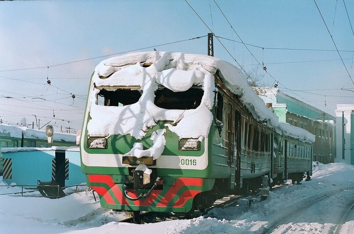 Электричка гусев. Эр2 Абхазия. Эд4м 0016. Эр2 крушение. Заброшенные электрички эд4м.