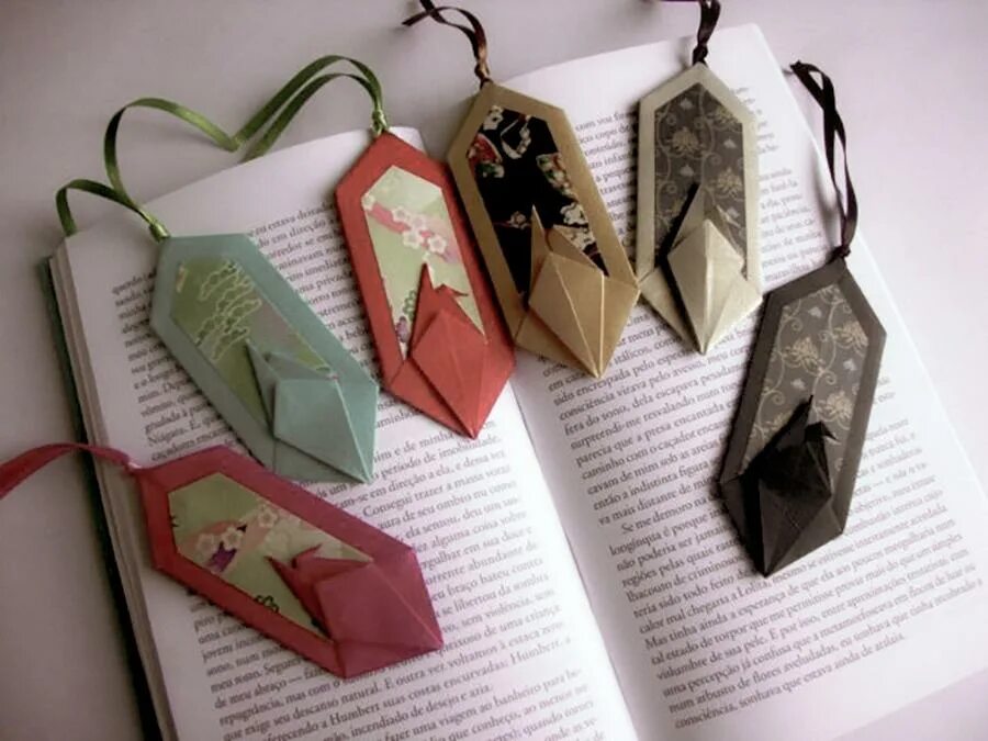 Мастер класс книжная закладка. Закладка для книг. Оригами закладка. Оригинальные книжные закладки. Необычные закладки для книг.