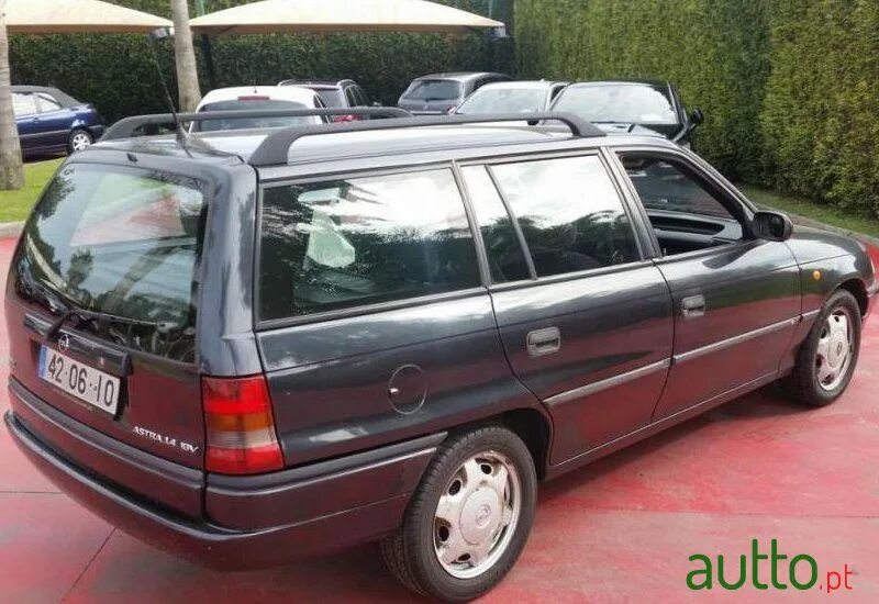 Opel Astra Caravan 1997. Opel Astra Caravan универсал 1997. Opel Caravan 1997.
