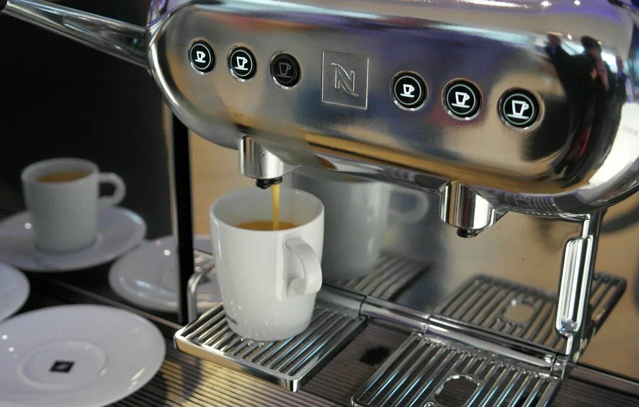 Кофе эспрессо кофемашины. Эспрессо машина. Кофе для кофемашины. Кофемашина профессиональная. Автоматические кофемашины.