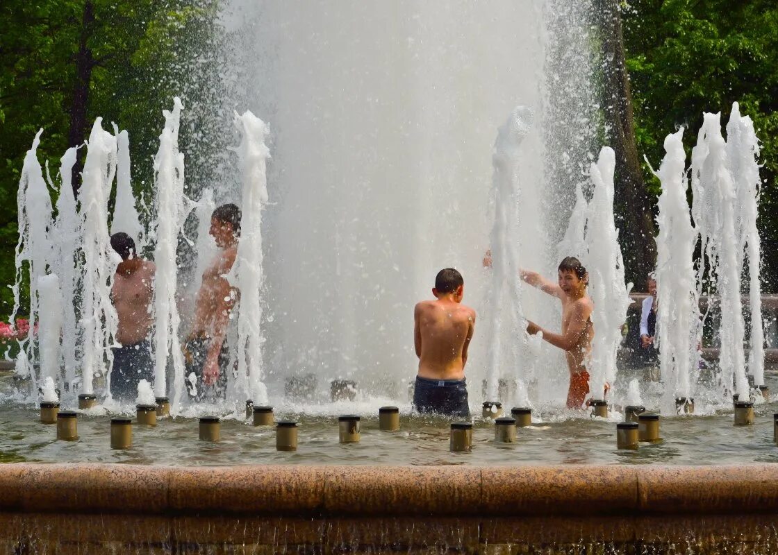 В фонтанах есть вода