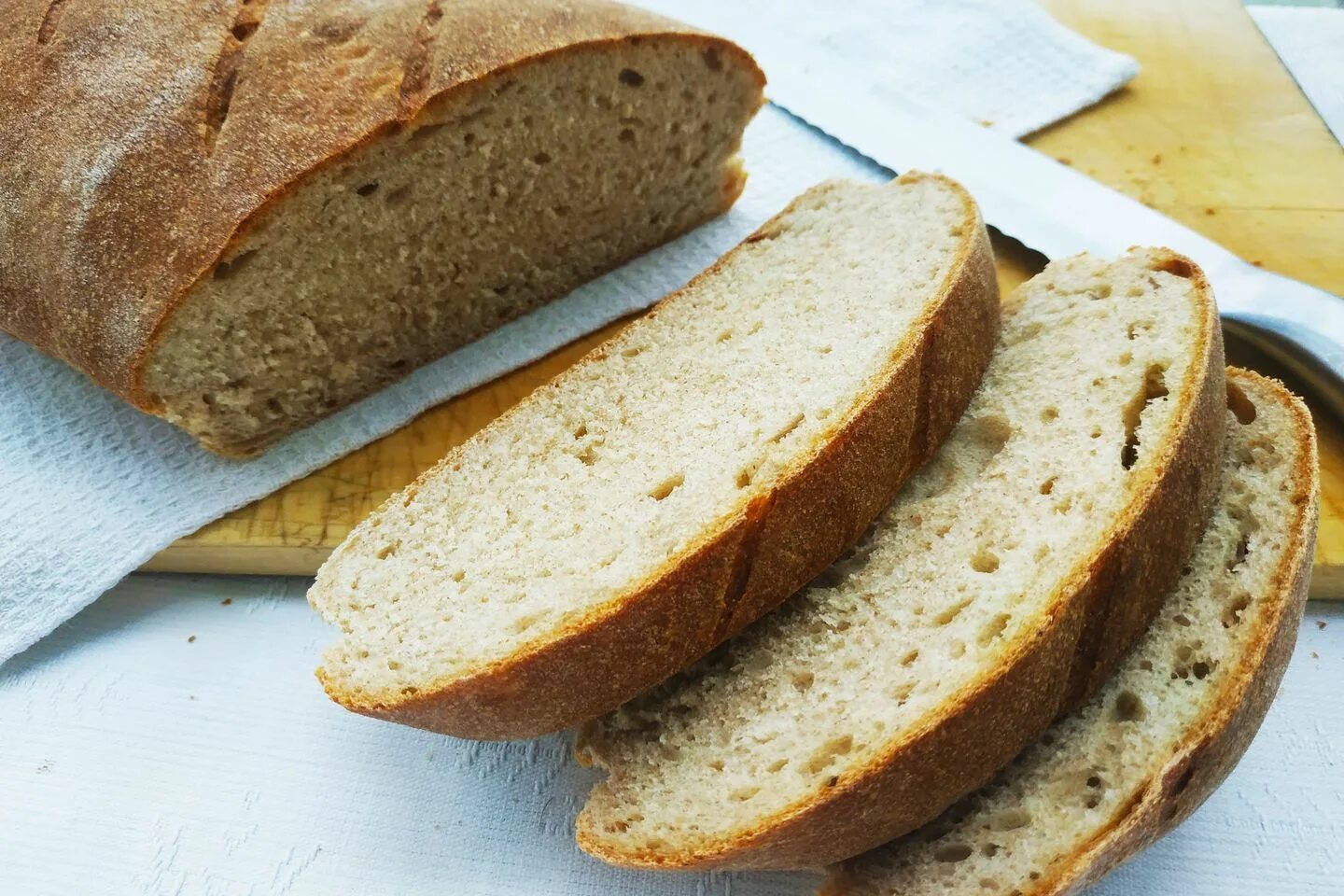 Рецепт пшенично ржаного хлеба в домашних условиях. Ржано-пшеничный хлеб. Хлеб деревенский ржано-пшеничный. Хлеб ржано-пшеничный в духовке. Хлеб ржано-пшеничный с дрожжами.