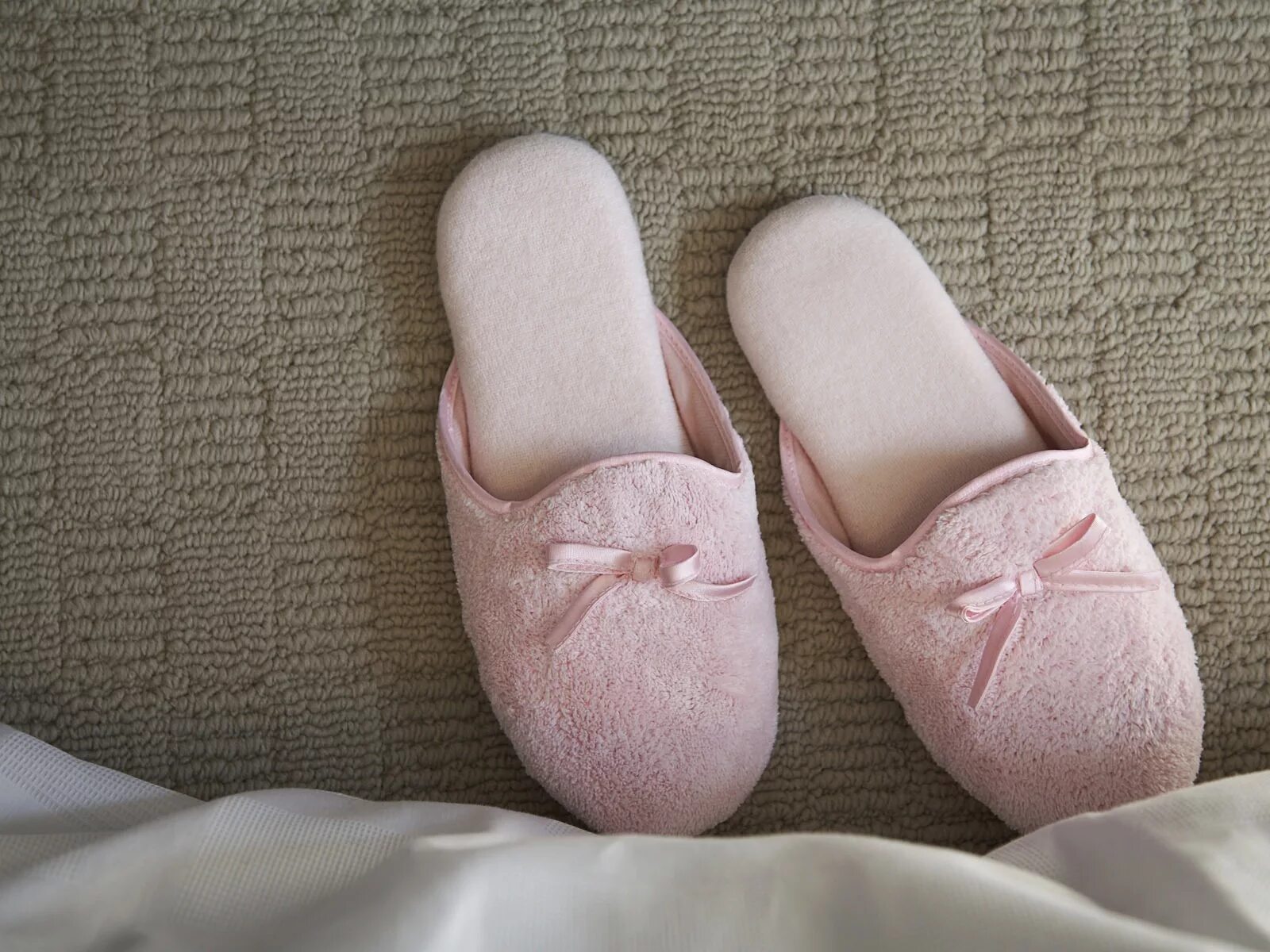 Тапок. Сонник домашняя тапочка. Тапочки сонник. Приснились тапочки к чему. Как нас видят.