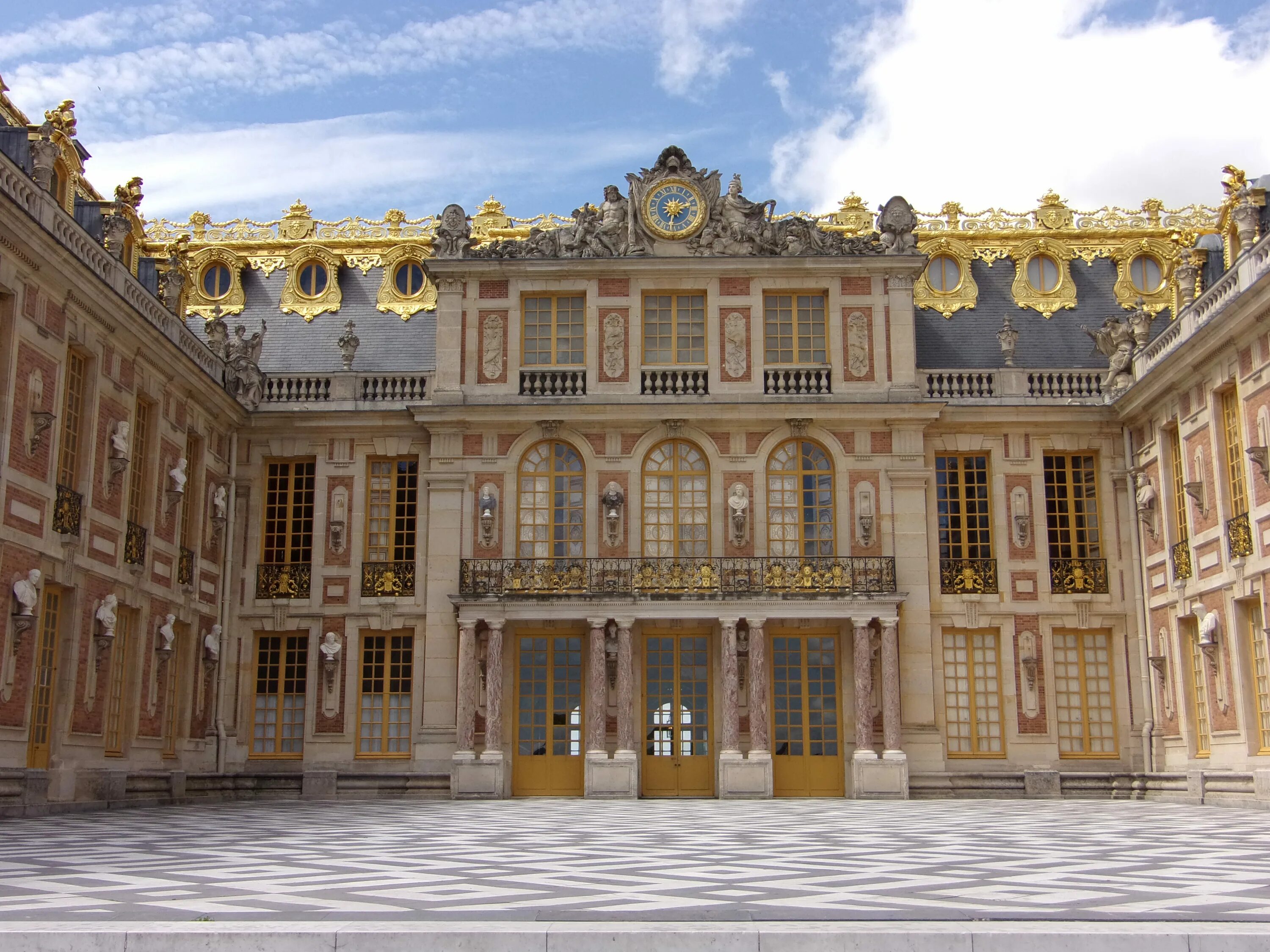 Классицизм во франции архитектура. Версальский дворец Версаль Франция. Франция Барокко Версальский дворец. Королевский дворец в Версале.