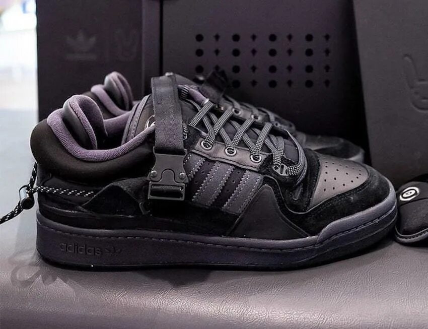 Adidas bad bunny black. Кроссовки adidas forum low bad bunny. Adidas bunny bad черный кроссовки. Adidas bunny bad черный кроссовки. Адидас bad bunny.