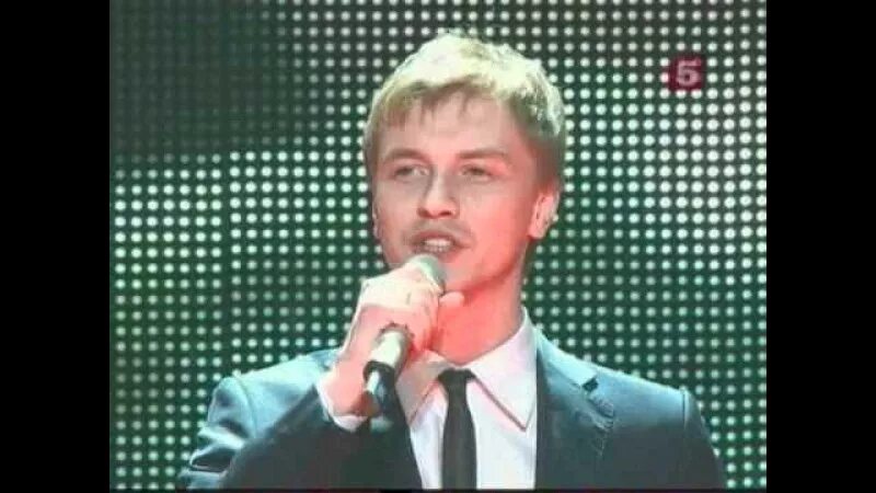 Кто поет русский парень в огне не. Песни алексея гомана русский парень в огне не горит. Кто поет русский парень в огне не. Кто поет русский парень в огне не. Русский парень поет на казахском языке.
