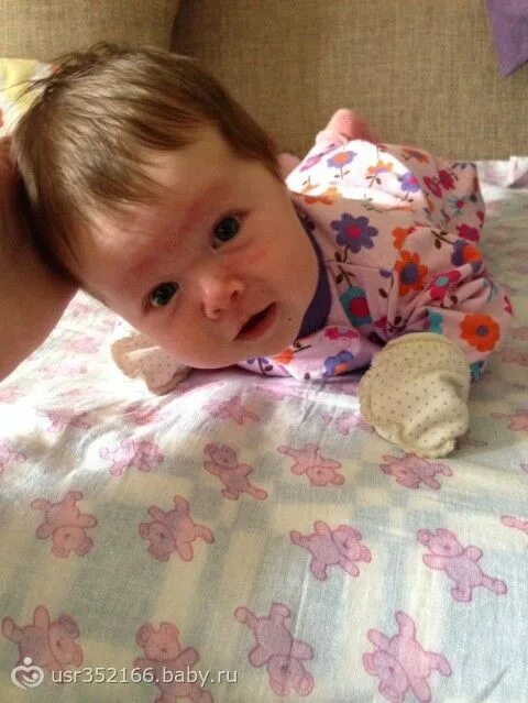 2 месяца ребенку. голова ребенка в три месяца. ребенку 2. 5 месяца плохо. 5 месяца плохо.