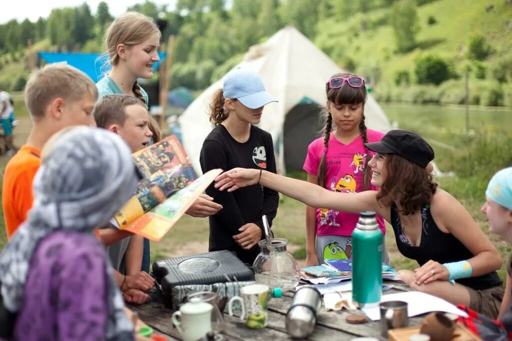 Tourist camp. Вятские Поляны палаточный лагерь. Детский туристический лагерь. Лагерь туристов. Туристско-оздоровительные лагеря.