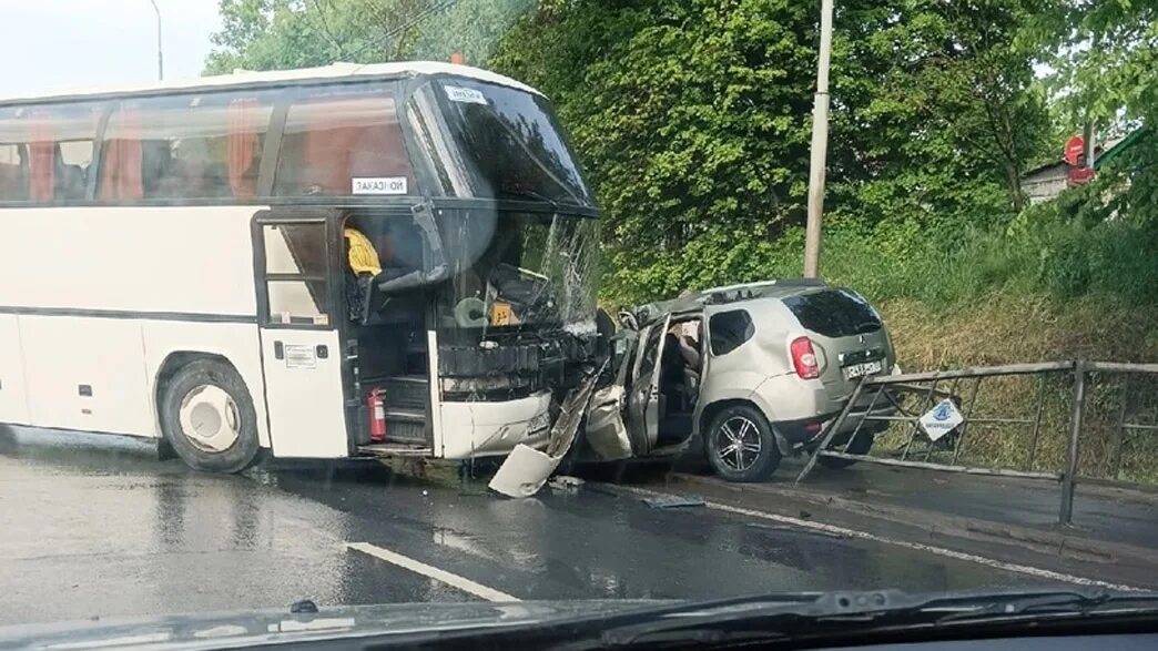 ДТП во Владимирской области врезался в автобус. Авария во Владимирской области автобус. ДТП С автобусом во Владимирской области. Авария с рейсовым автобусом.