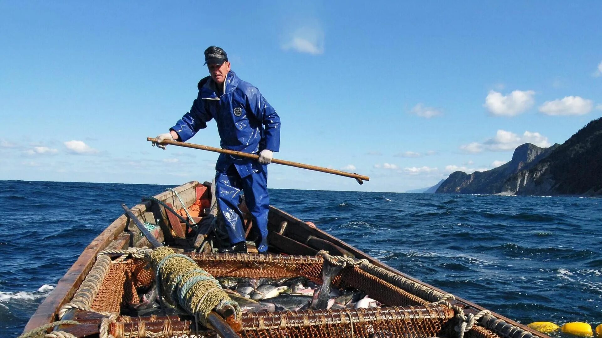 Морской промысел это. Японские рыбаки на Курилах. Рыбный промысел. Японский Рыбак. Рыбный промысел на Курилах.