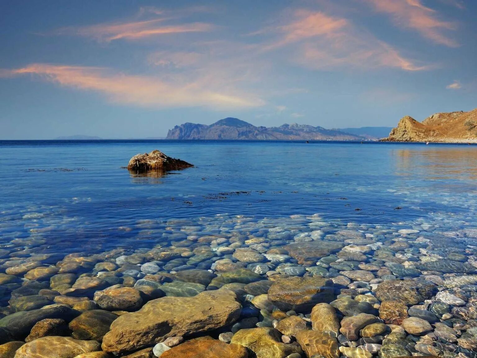 Русское море фотографии. Мыс Айя Байкал. Черное море Феодосия. Феодосия Крым природа. Крымское черное море.