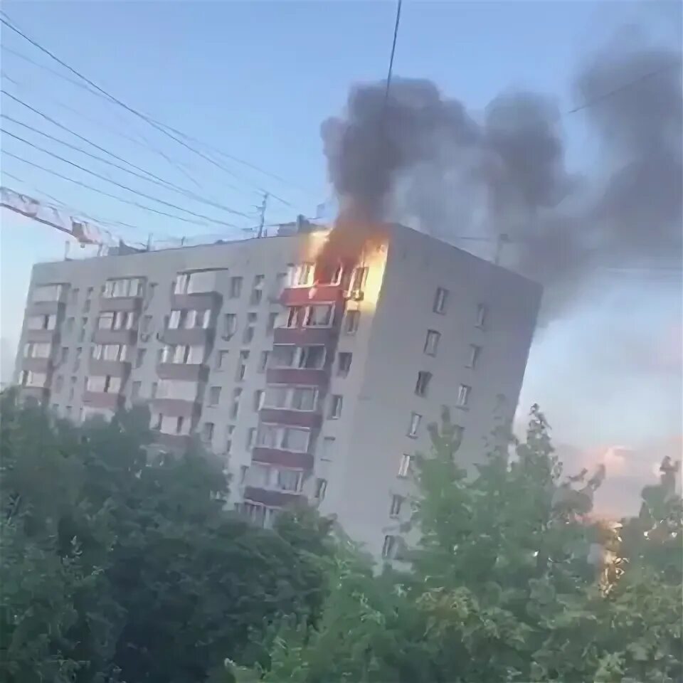Пожар на уссурийской улице сегодня. В улице куусинена 13 пожар. Пожар в гольяново вчера. Мчс ищет людей. Пожар в гольяново сейчас.