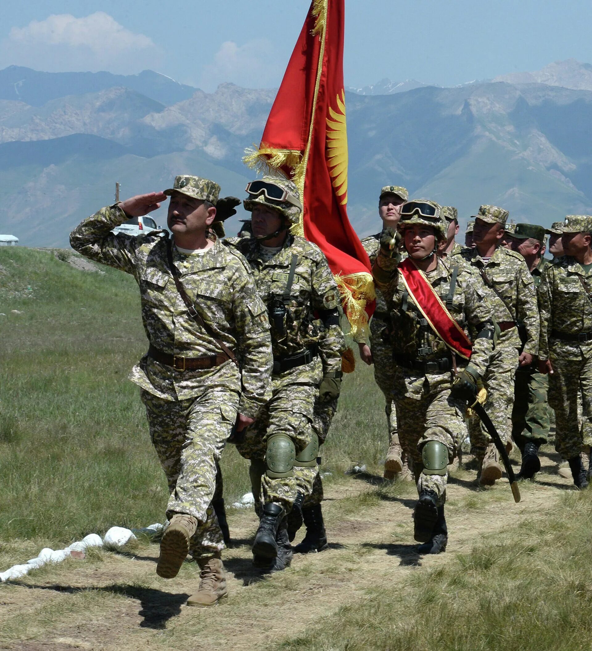 Солдаты киргизии. Воендрес кыргыз. Воендрес кыргыз. Чон таш киргизия. Баткен солдаты.
