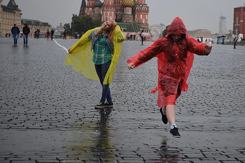 Холодное лето в москве. Дождик в Москве. Летний дождь в Москве. Дождь в Москве летом.