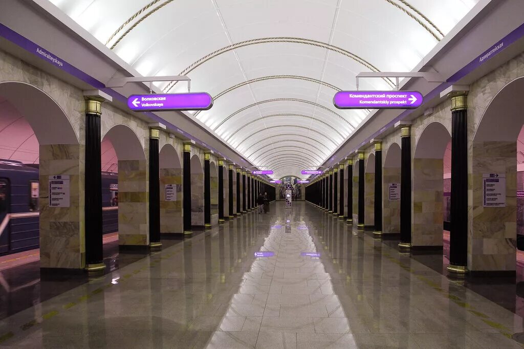 Станция метро Адмиралтейская Санкт-Петербург. Станция метро Адмиралтейская снаружи. Адмиралтейская метро выход. Станция метро Адмиралтейская Санкт-Петербург снаружи.