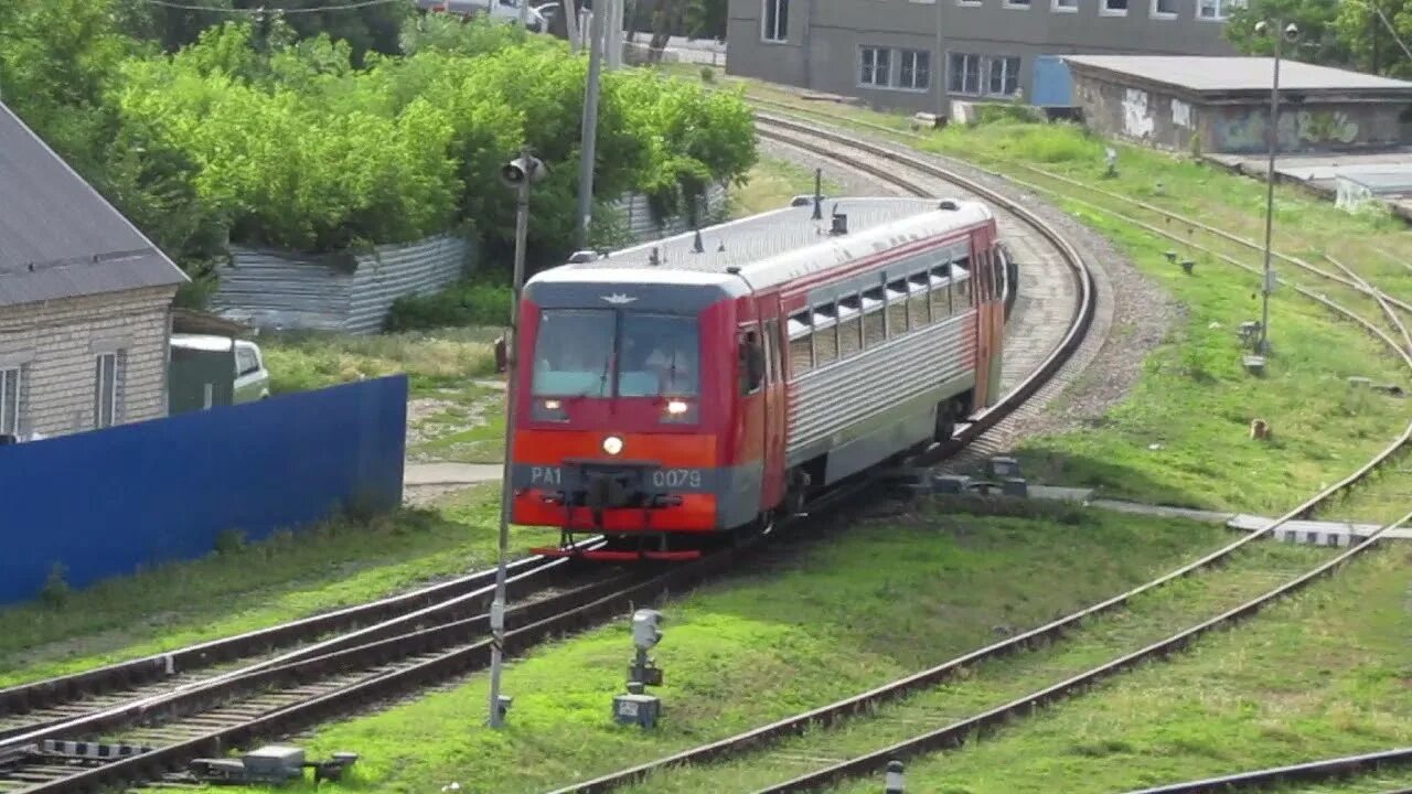 Эд9м кмв. Электричка скачки кисловодск. Жд кавказская станция. Электрички станция кавказская. Электрички станция кавказская.