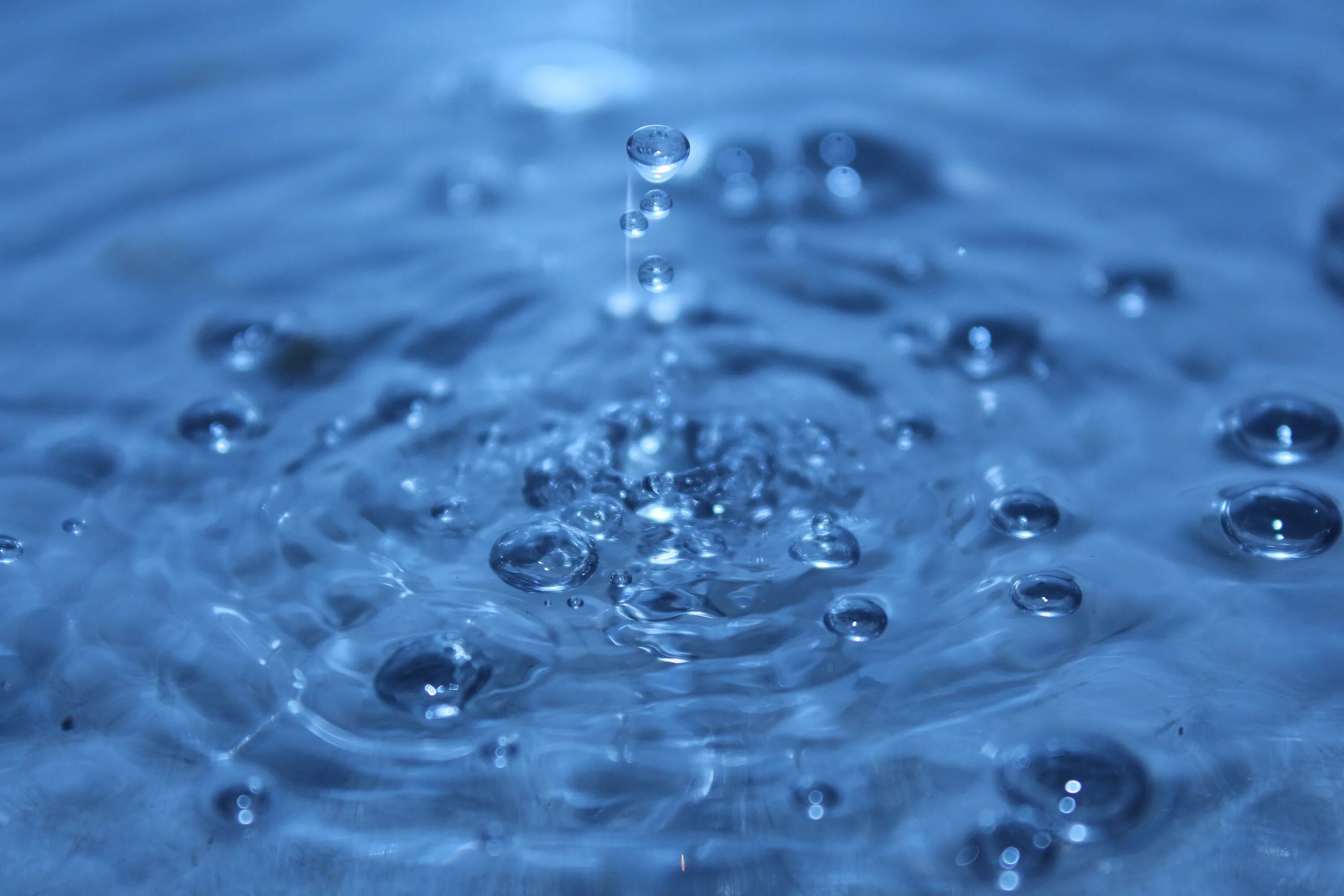 Красивая капля воды. Вода. Красивая вода. Капли. Капля воды.