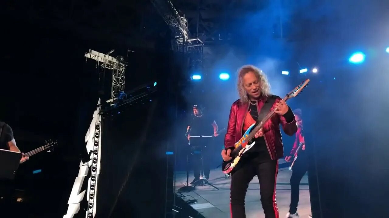 Metallica Лужники. Metallica 2019 группа крови. Metallica Цой. Цой Лужники.