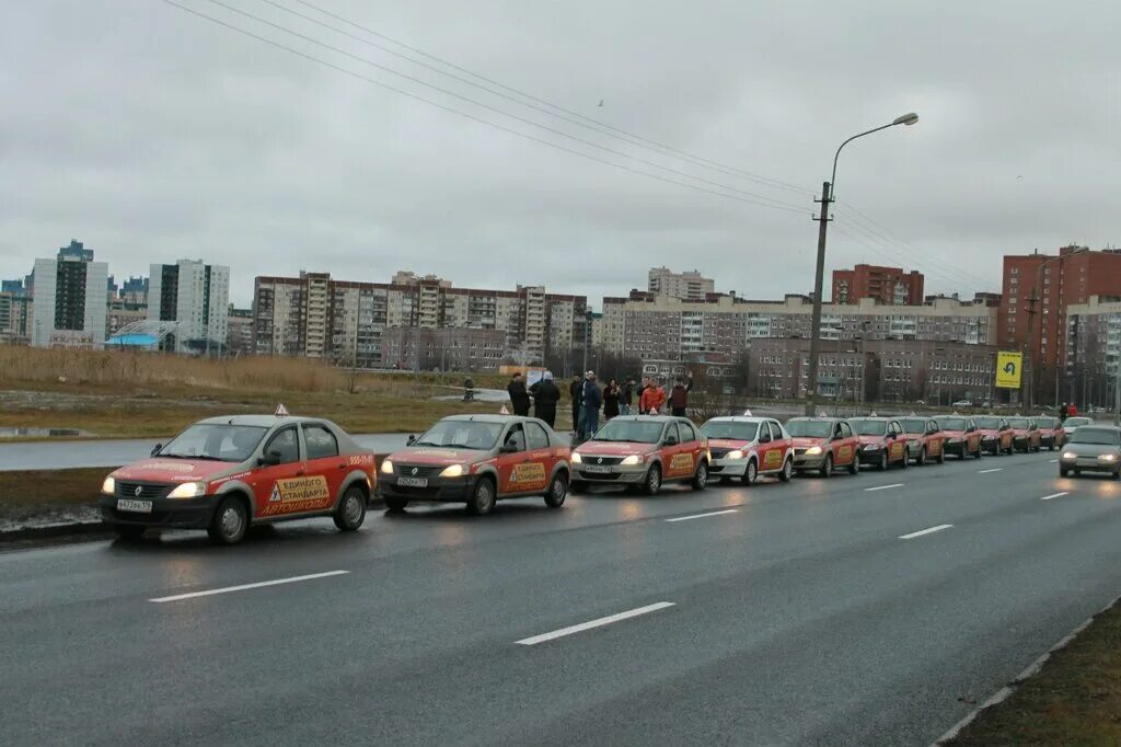 Автошкола комендантский проспект. Автошкола 4 колеса санкт-петербург. Автошкола петроградская. Автошкола комендантский проспект. Современные классы.