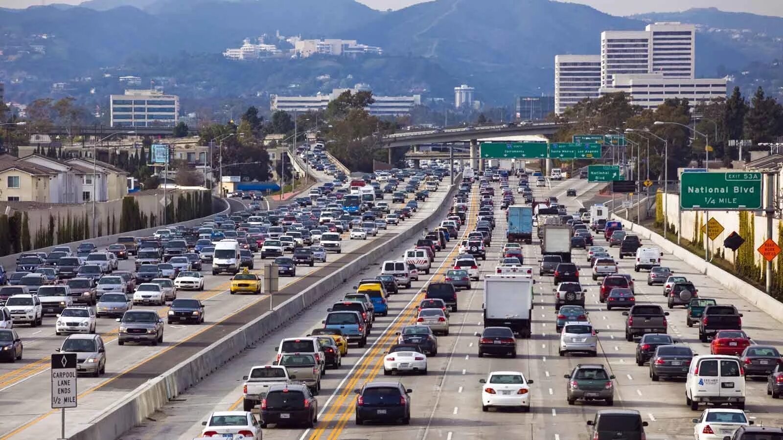 Трафик трассы. Автострада Лос Анджелес. Трафик в Лос Анджелесе. Лос Анджелес Хайвей. Лос Анджелес пробки.