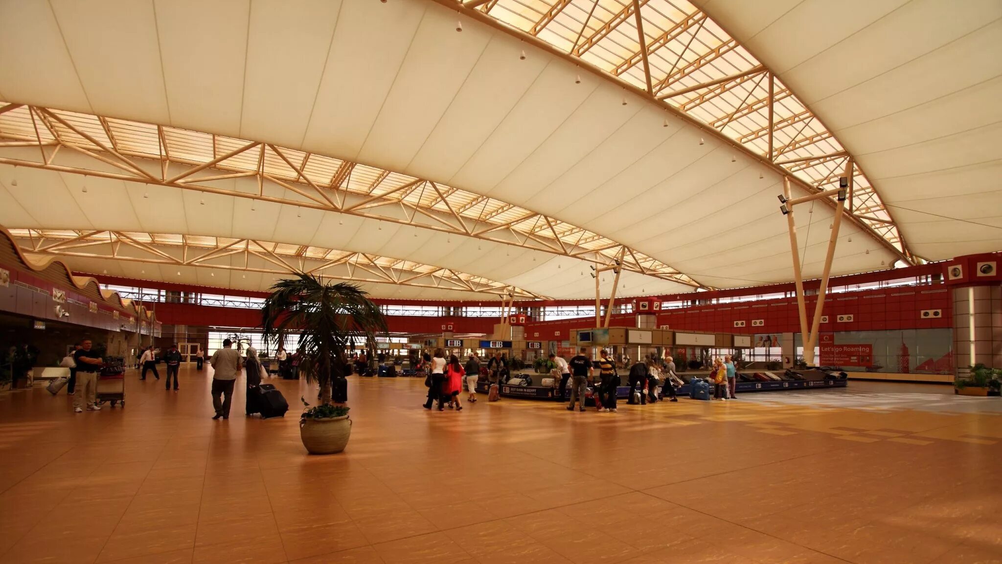 Аэропорт шарм-эль-шейх. Трансфер шарм эль шейх аэропорт. Шарм-эш-шейх (аэропорт). Аэропорт египта шарм-эль-шейх. Аэропорт шарм эль шейха терминал 1.