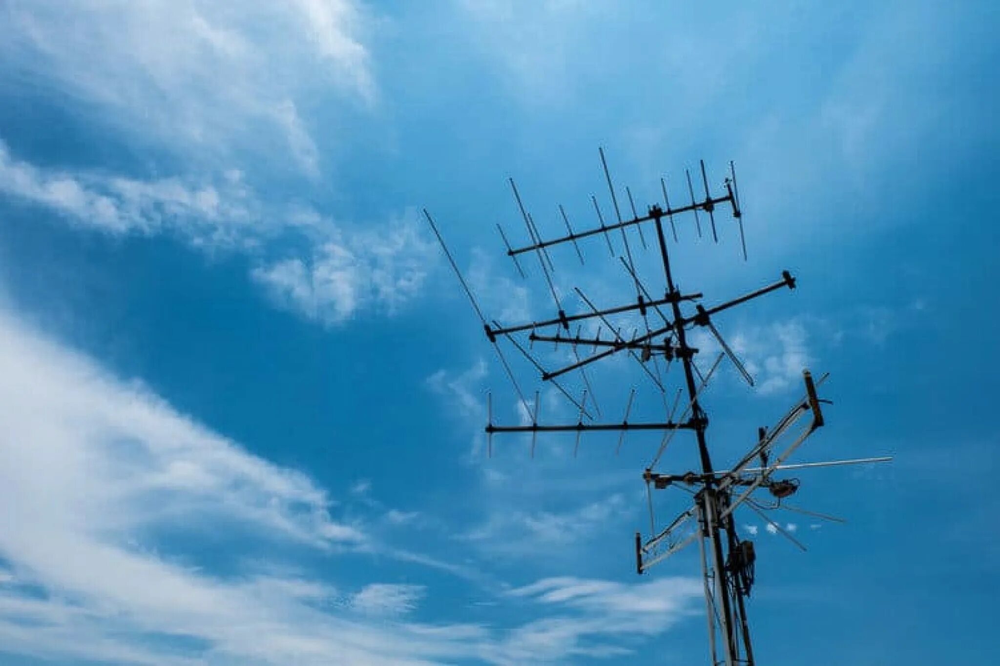 Top antenna. Цифровая антенна на крышу. TV антенна цифрового 2022 года. Ритм антенна. Area антенна.
