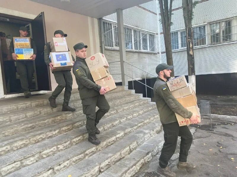 харьков машины скорой помощи. гуманитарка возле больницы. частная скорая. дорога харьков белгород. гуманитарная помощь упц.