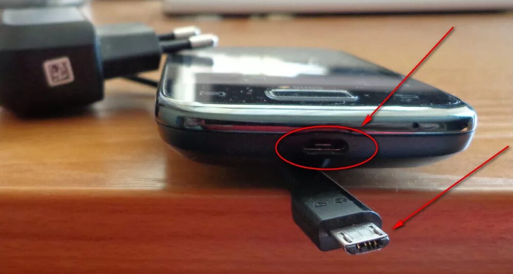 Телефон зарядка нету. Разъем для зарядки смартфона андроид 2010 года. Samsung е 790 гнездо зарядки аккумулятора. Сломан разъем для зарядки на телефоне. Расшатался разъем для зарядки телефона.