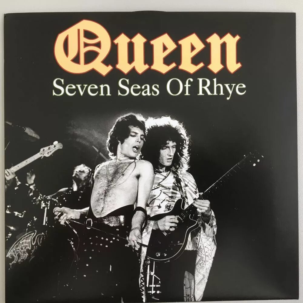 Queen seven. Seven seas of rhye queen. queen обложка. queen обложки альбомов. seven seas of rhye обложка альбома.
