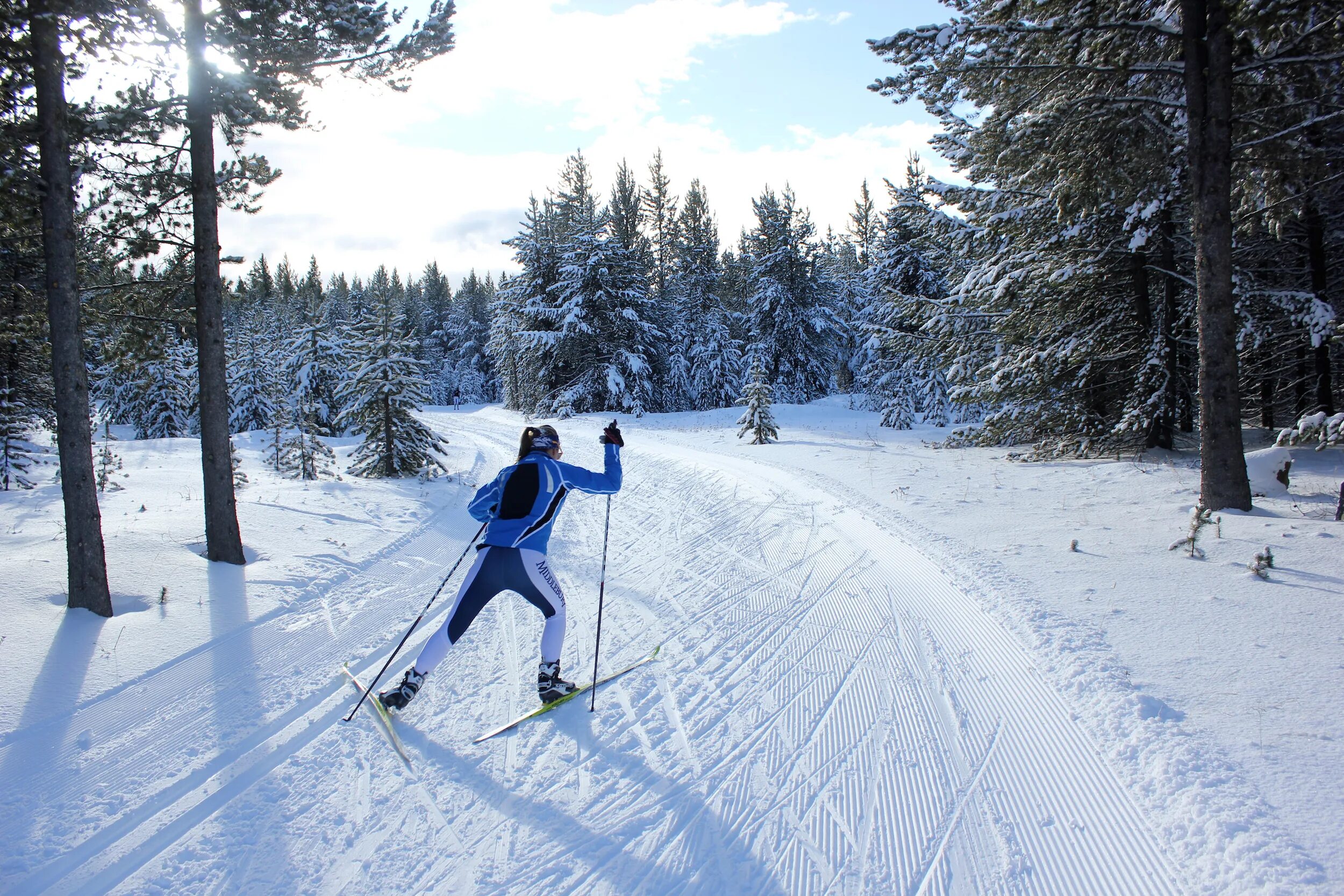 Running skiing