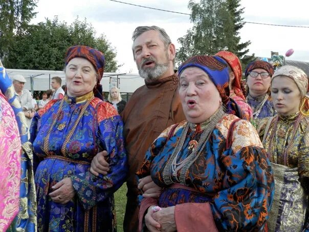 Геомагнитная обстановка в усть цильме. Усть-цилемская горка праздник. усть цилемская горка коми. красная горка усть-цильма. село усть-цильма республика коми.
