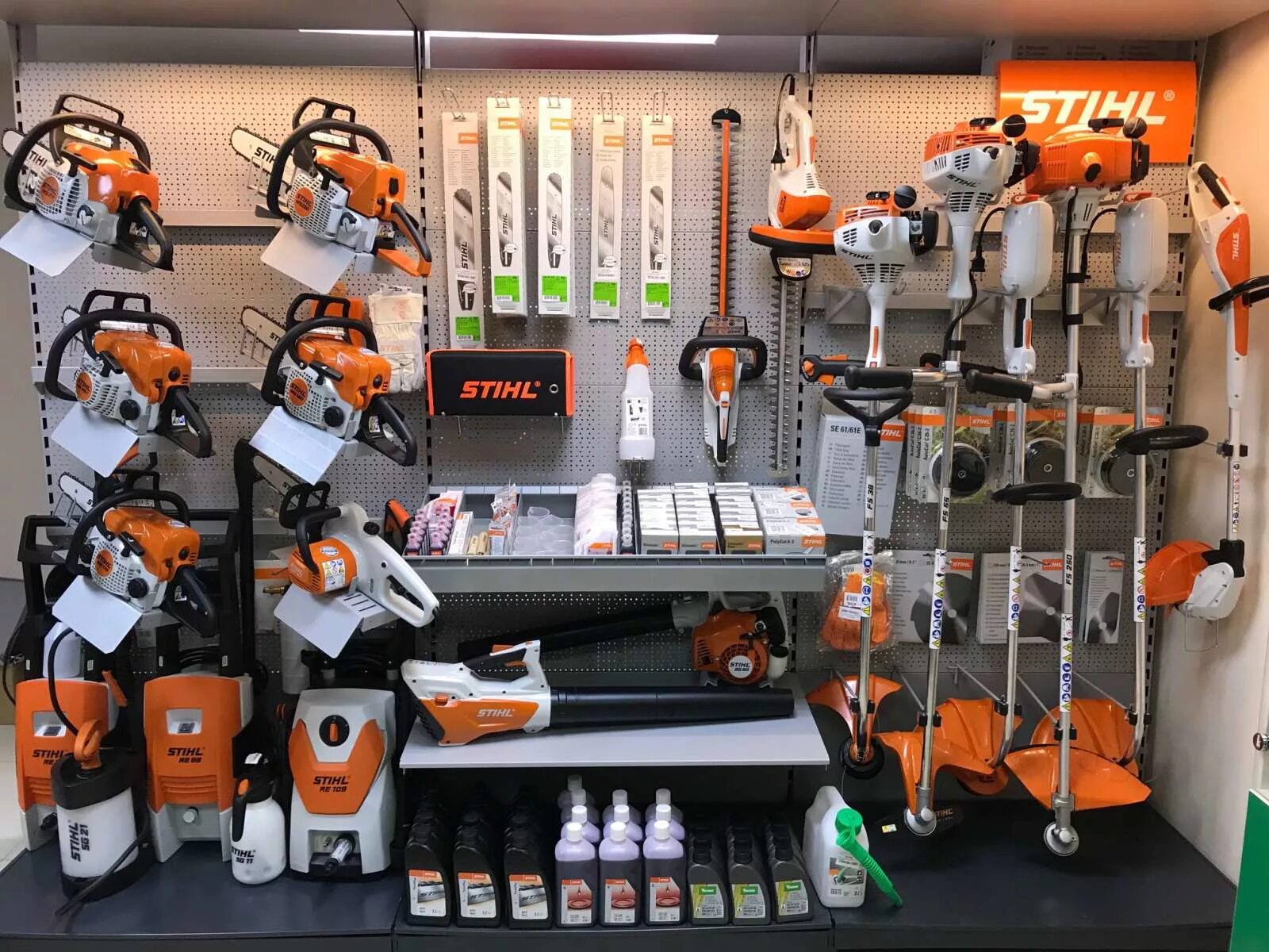 MS 180 Stihl витрина. Stihl ng 5 комплектация. Монтажный стенд Stihl. Шоп система Stihl. Штиль производство