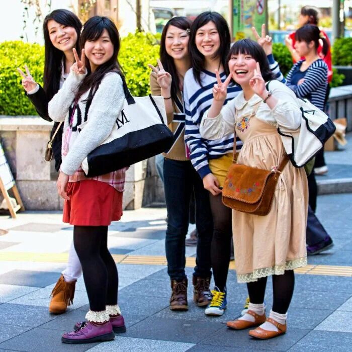 Ролики японских жен. Обычные японские девушки. Японские девушки на улице. Японские девушки в жизни. Япония люди на улице.