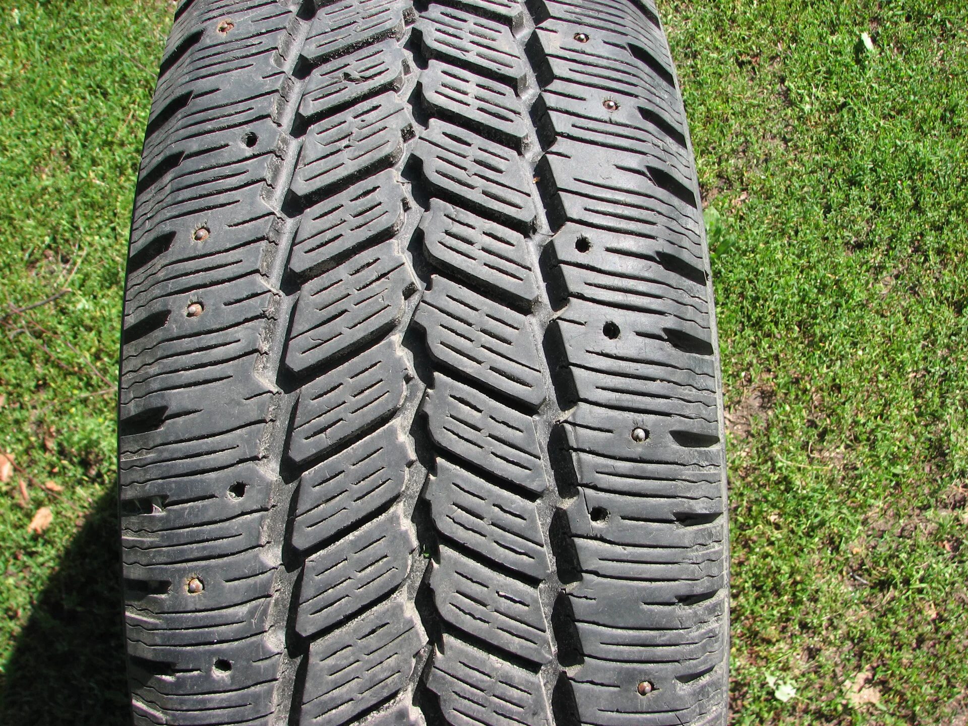 Мишлен агилис 51. Michelin Agilis 81 Snow-Ice. Michelin 225 70 15с. Автомобильная шина Michelin Agilis 81 Snow-Ice 205/70 r15c 106q зимняя шипованная. Michelin Agilis 51 Snow-Ice.