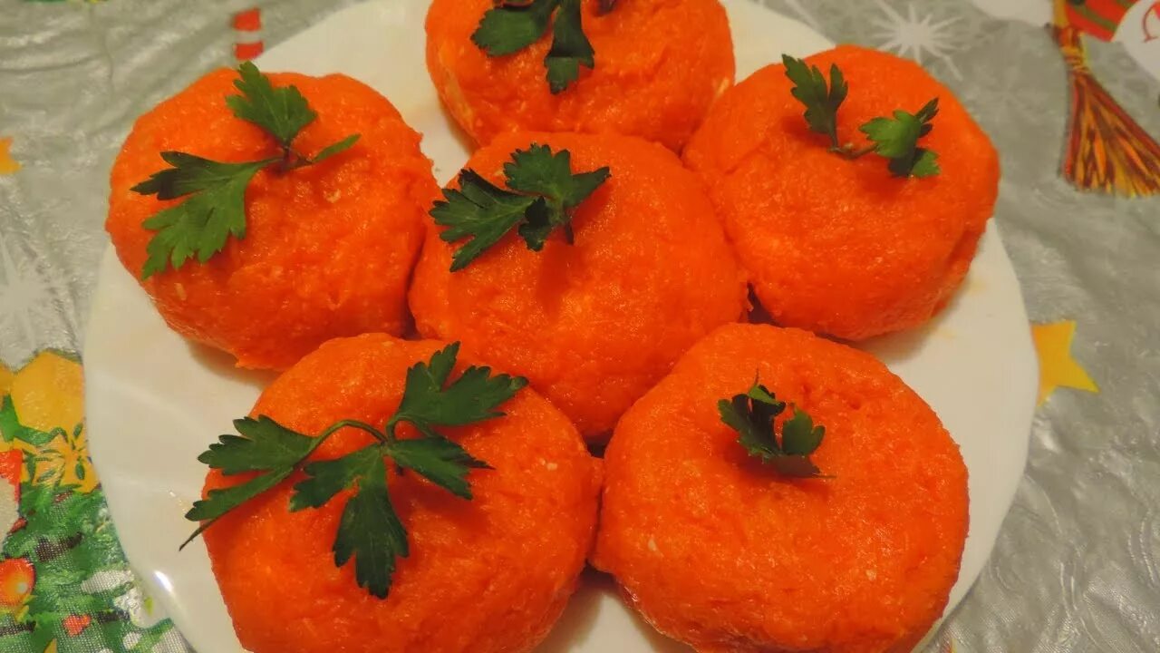 Сырная закуска мандаринки. Острая сырная закуска «мандаринки». Закуска салат мандаринки. Новогодняя закуска мандаринки