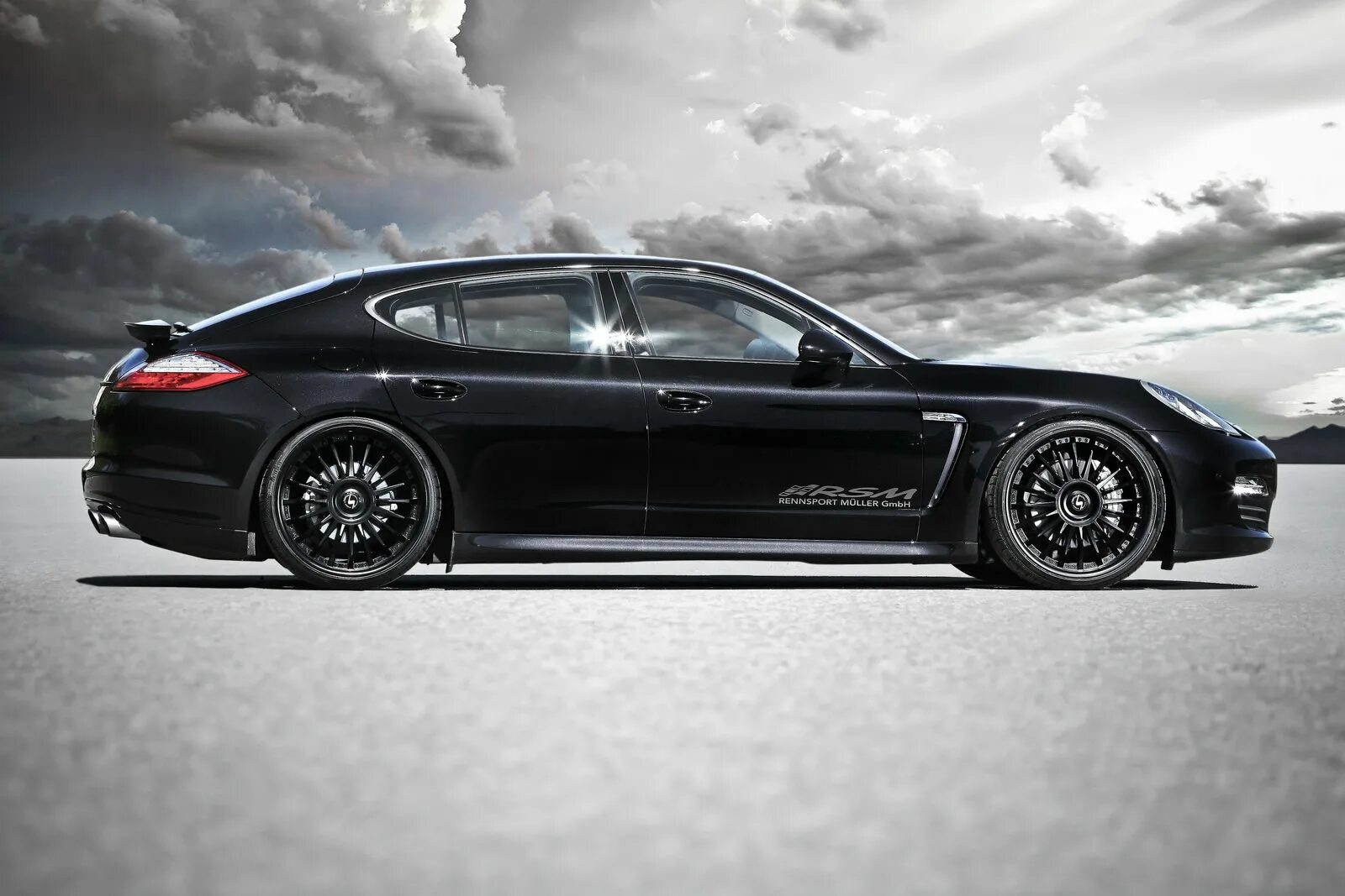 Порш манера. Porsche panamera 4s. porsche panamera 4s i. porsche panamera сбоку. порше панамера вид сбоку.