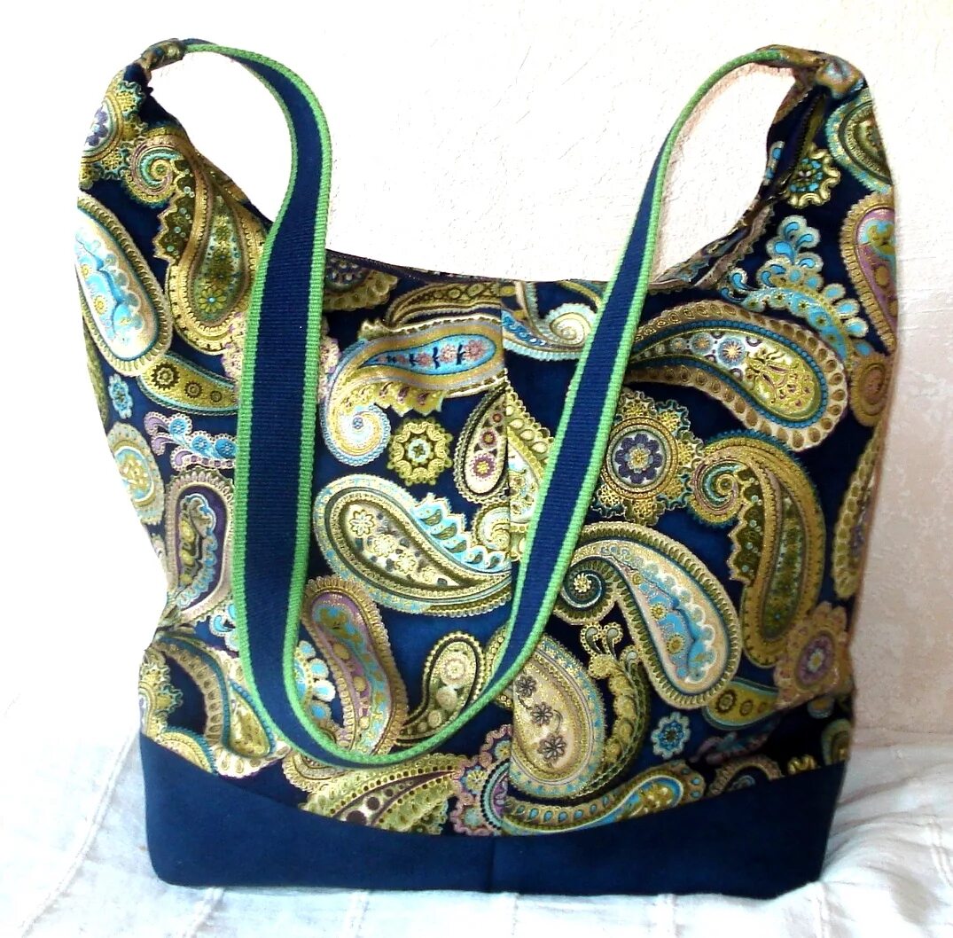 Самошитые сумки из ткани. Лоскутные сумки. Сумка из ткани мастер класс. Сумка из ткани. Шитые сумки.