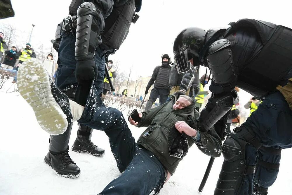 Протесты 31 января 2021 в Санкт Петербурге. Митинг. Митинг 31 января СПБ. Жесткие задержания на протестах в Москве. Митинг 31