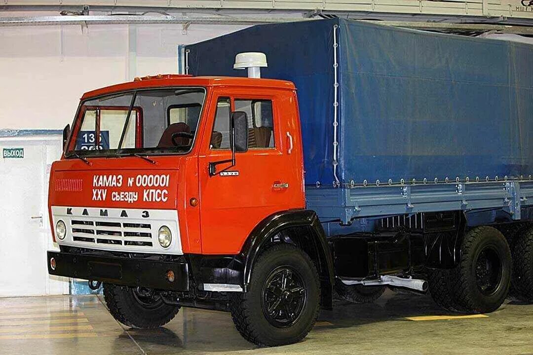 Автомобили камаз 1. КАМАЗ 5320. КАМАЗ Советский 5320. Первый КАМАЗ 5320. КАМАЗ 5320 красный.