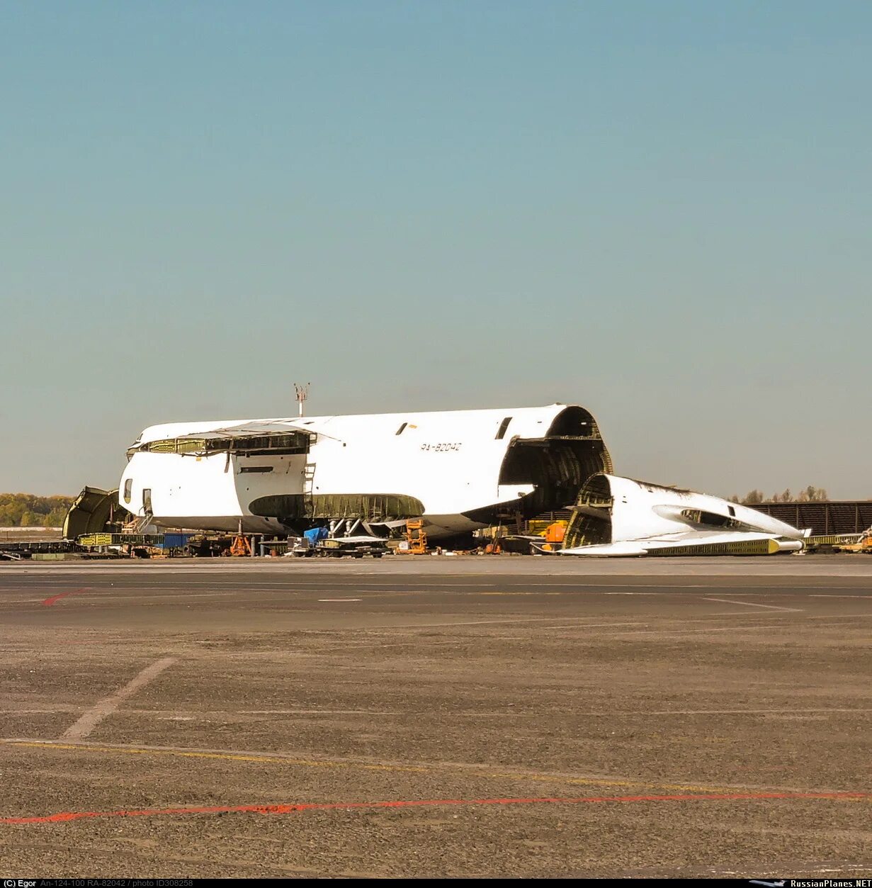 Погода волгоградская область октябрьский район хутор антонов. АН-124 ra-82042. АН 124 82042. АН-124 Волга Днепр. Ra-82042.