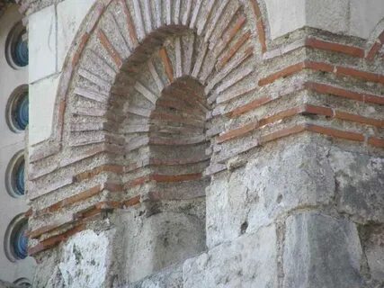 Что написано на кирпичах успенской церкви
