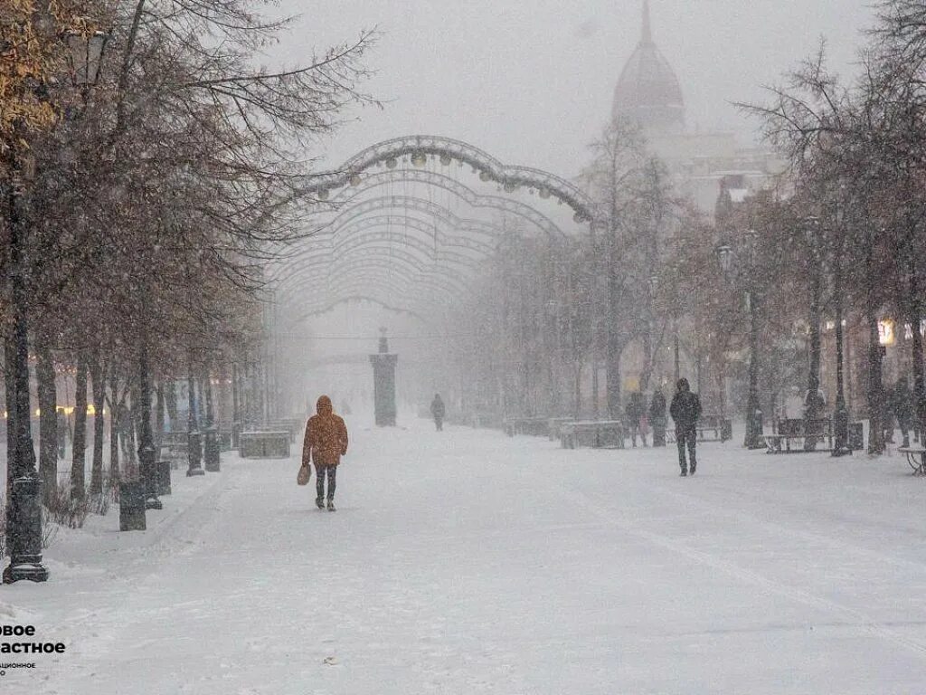 Погода в челябинске в 2023 году. Метель в городе. Челябинск зима. Снег. Метель фото.