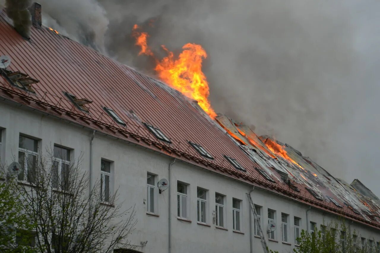 Школа 5 гусев калининградской области. Пожар в городе. Пожар в Гусеве. Город Гусев пожар. Г Гусев 2015 пожар.