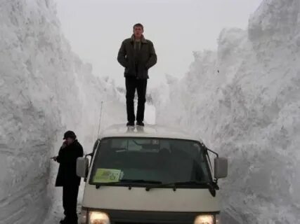 Снег выше человека
