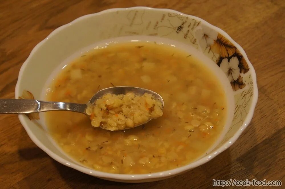 Гороховый суп сколько замачивать. Суп гороховый. Гороховый суп с тушенкой. Гороховый суп без мяса. Готовый горох для супа.
