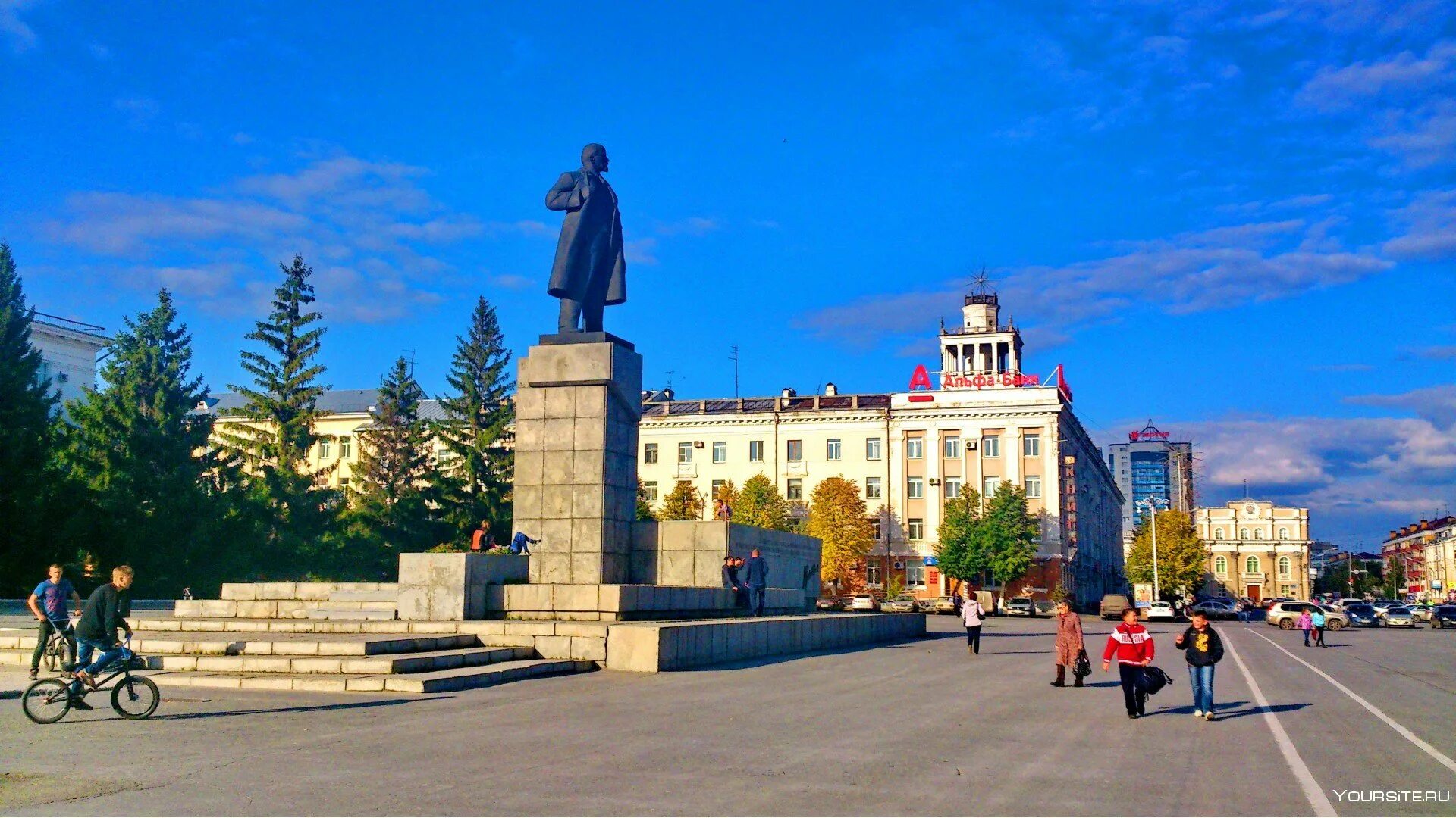 На какой реке стоит город курган. Площадь Ленина Курган. Центральная площадь Курган. Площадь города Кургана. Центральная площадь имени Ленина Курган.