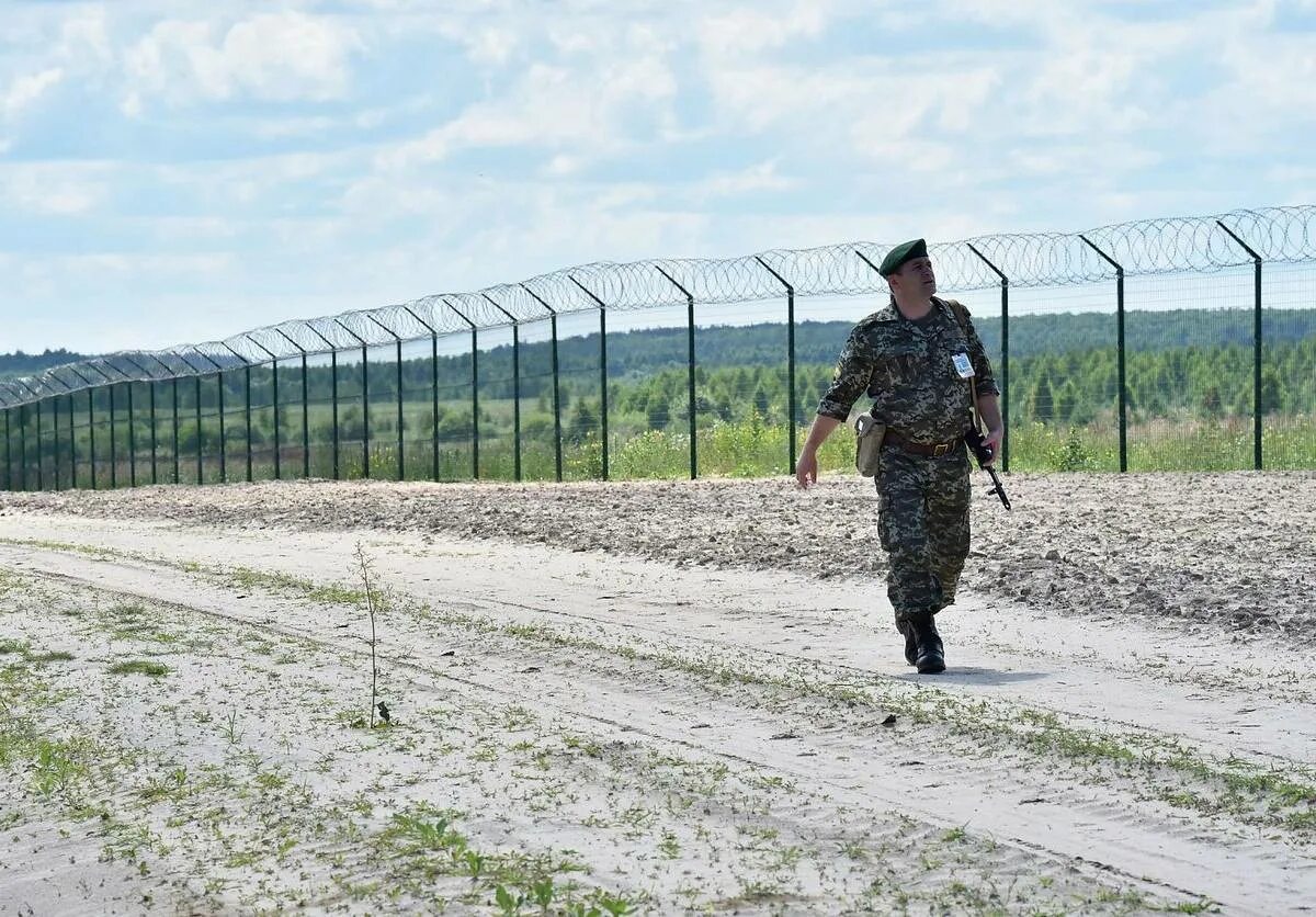 Как выглядит граница с украиной. Граница между Россией и Украиной. Государственная граница Украины. Русско украинская граница. Стена на границе Украины с Россией.