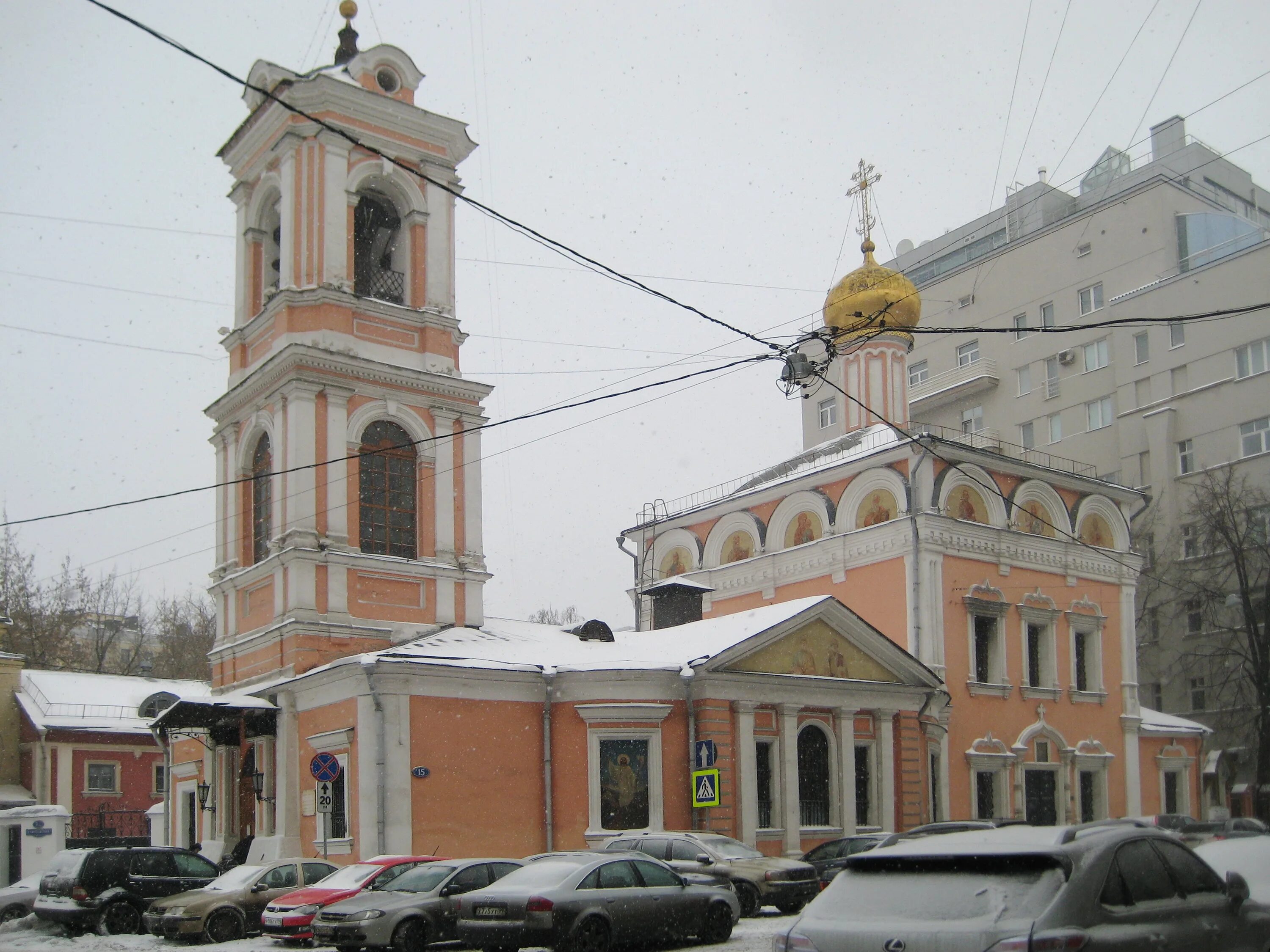 Воскресения словущего в брюсовом расписание. Храм Спиридона Тримифунтского в Москве Брюсов переулок. Брюсов переулок храм Воскресения Словущего. Храм Воскресения Словущего на Успенском Вражке в Москве. Воскресенская Церковь Брюсов переулок.